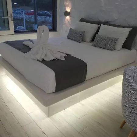 Marina's * Naxos City