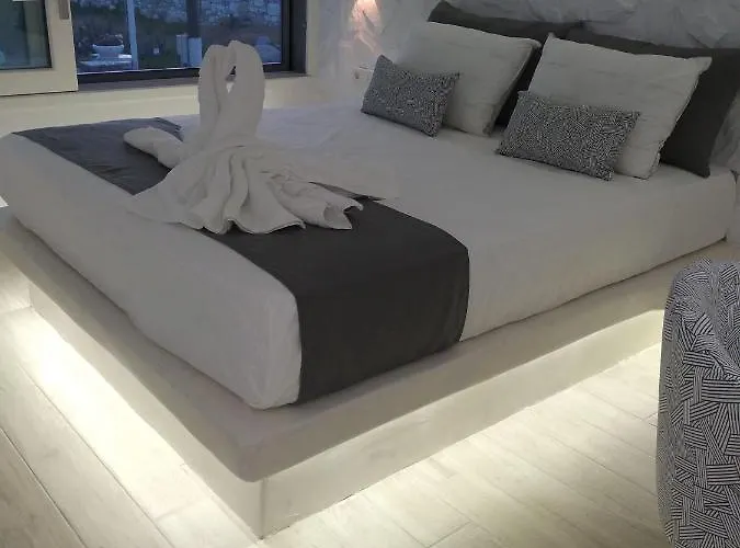 Marina's * Naxos City